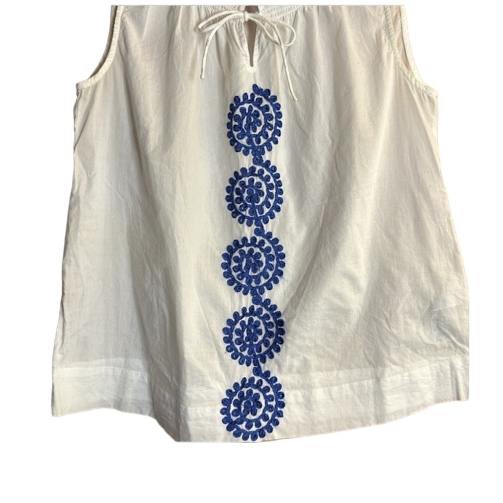 Tommy Hilfiger White Cotton Sleeveless Blouse with Blue Embroidered design - Picture 4 of 9